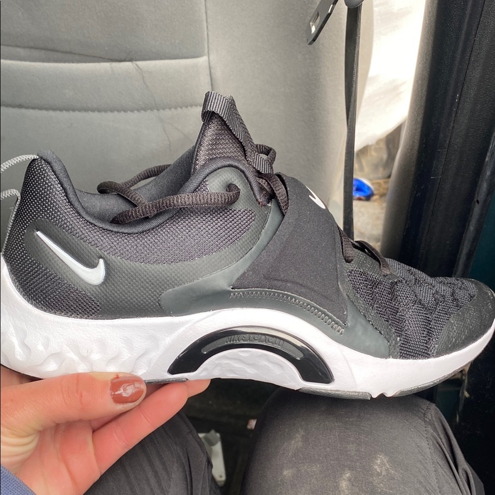Nike Women's Black and White Athletic Shoes